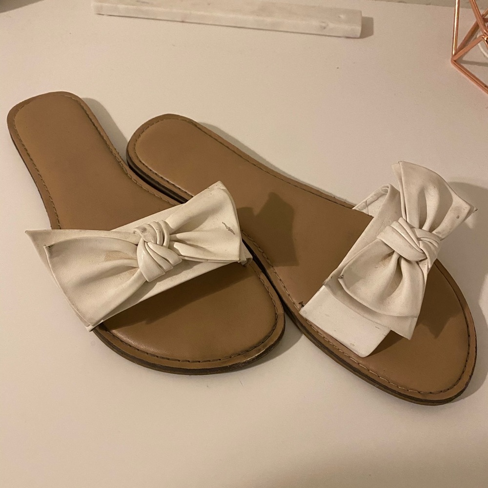 Bow sandals